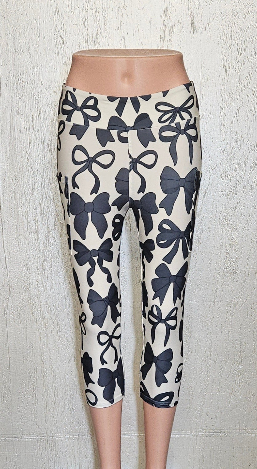 Black and Cream Bows capris with pockets
