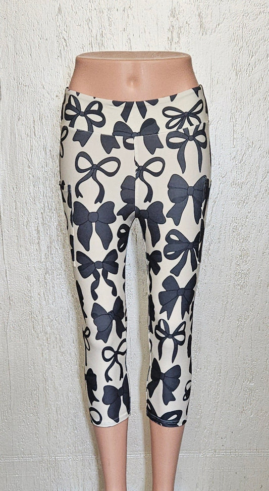 Black and Cream Bows capris with pockets