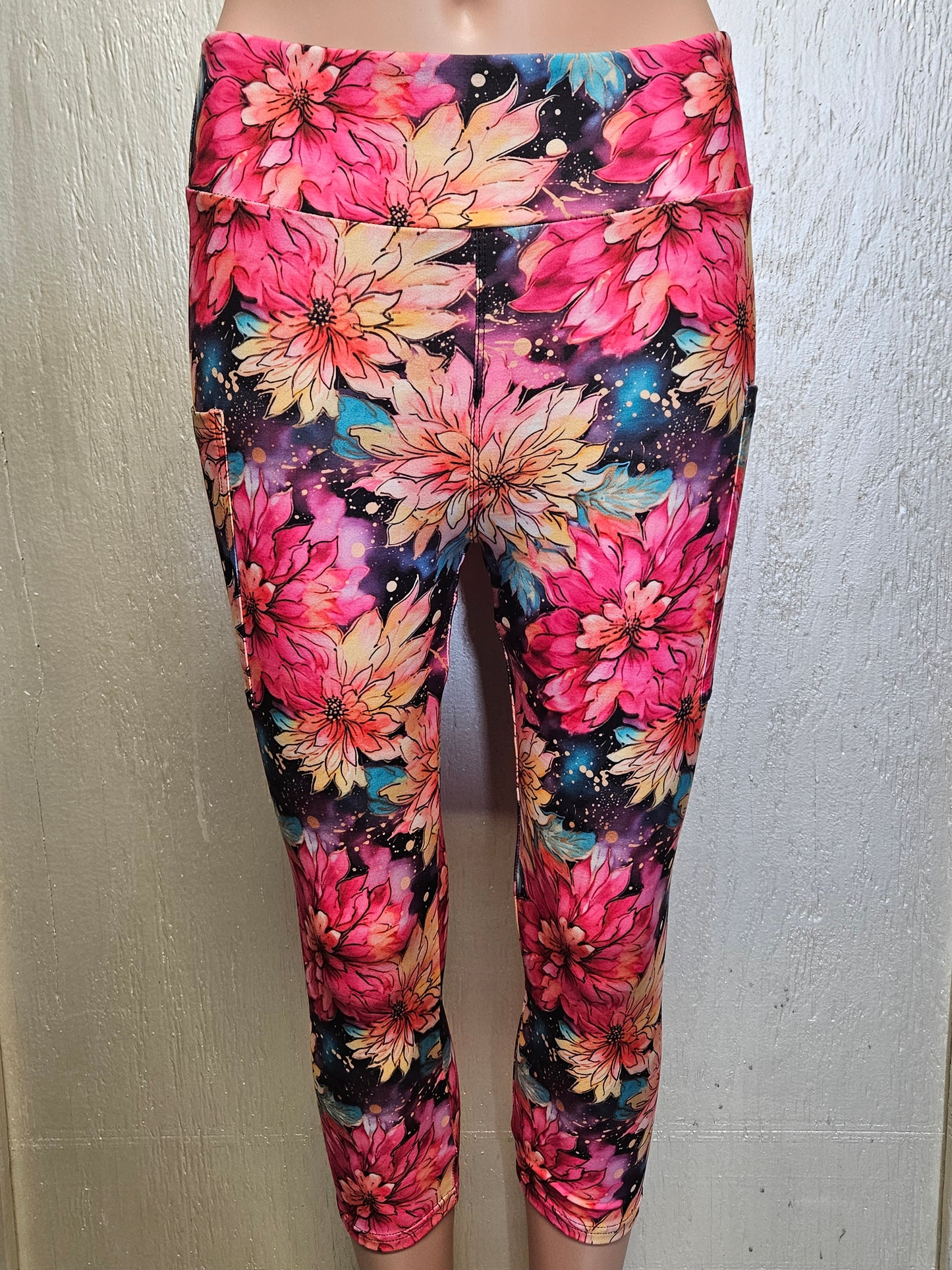 Grungy Dahlias capris and bike shorts with pockets