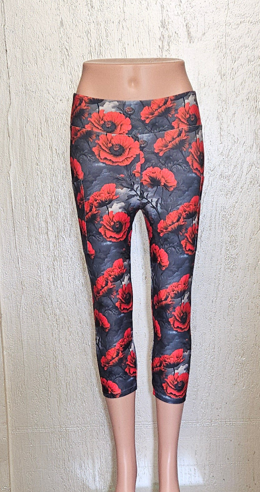Cloudy Poppies capris with pockets
