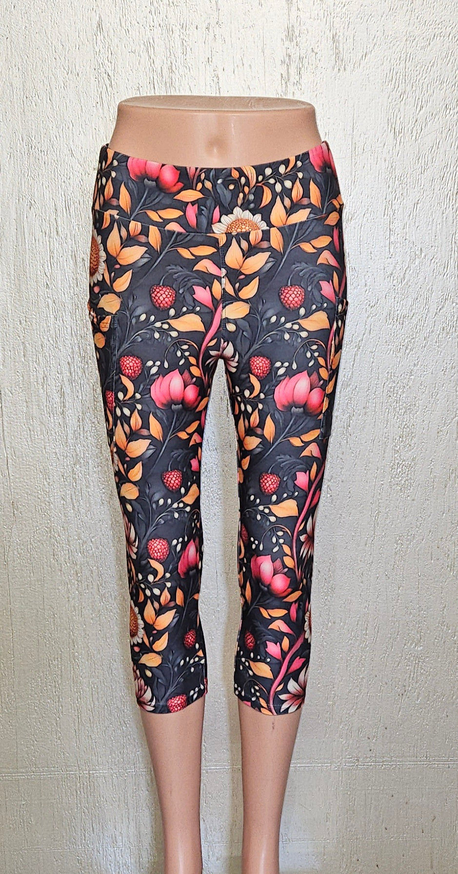 Petals and Berries capris with pockets