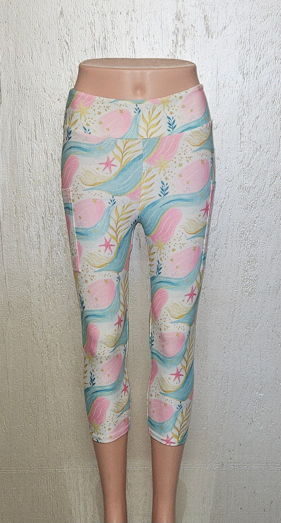 Gold Seadreams capris with pockets
