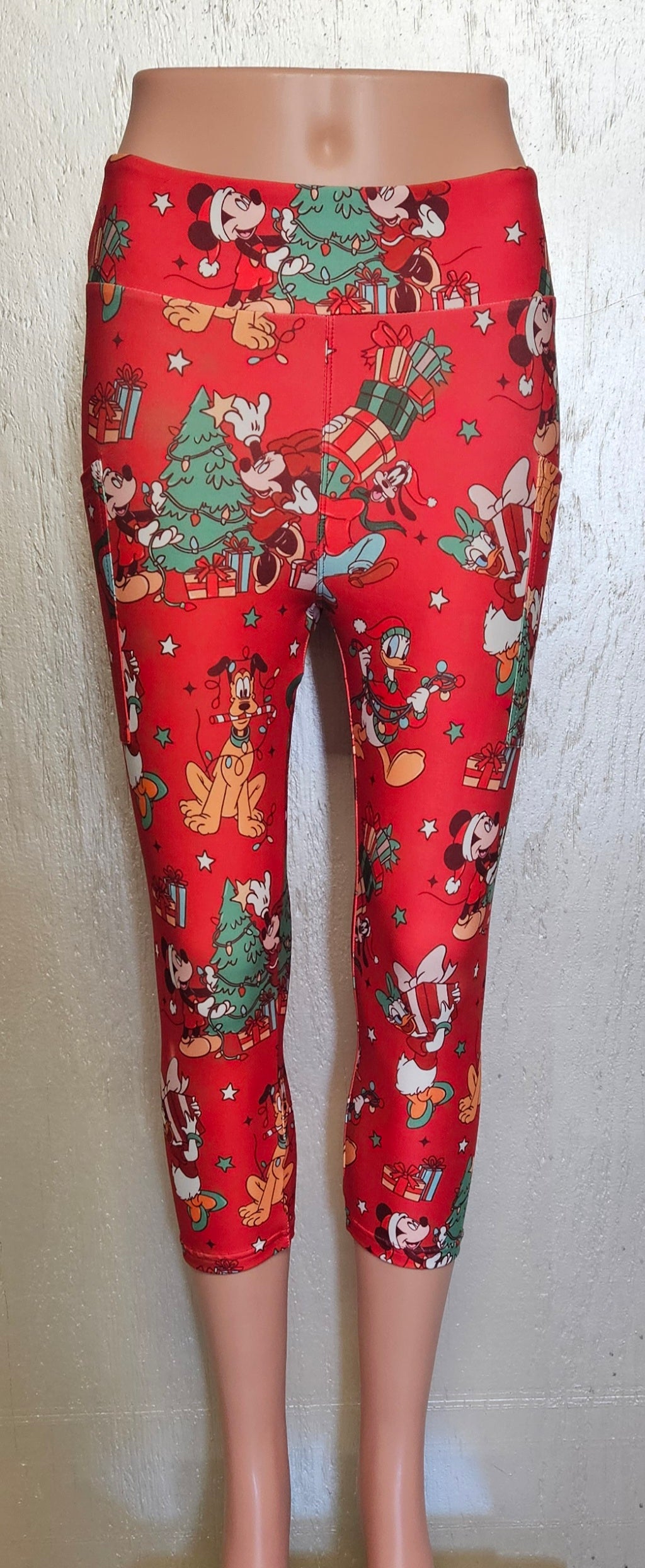 Gifting Friends capris and unisex jogger shorts with pockets