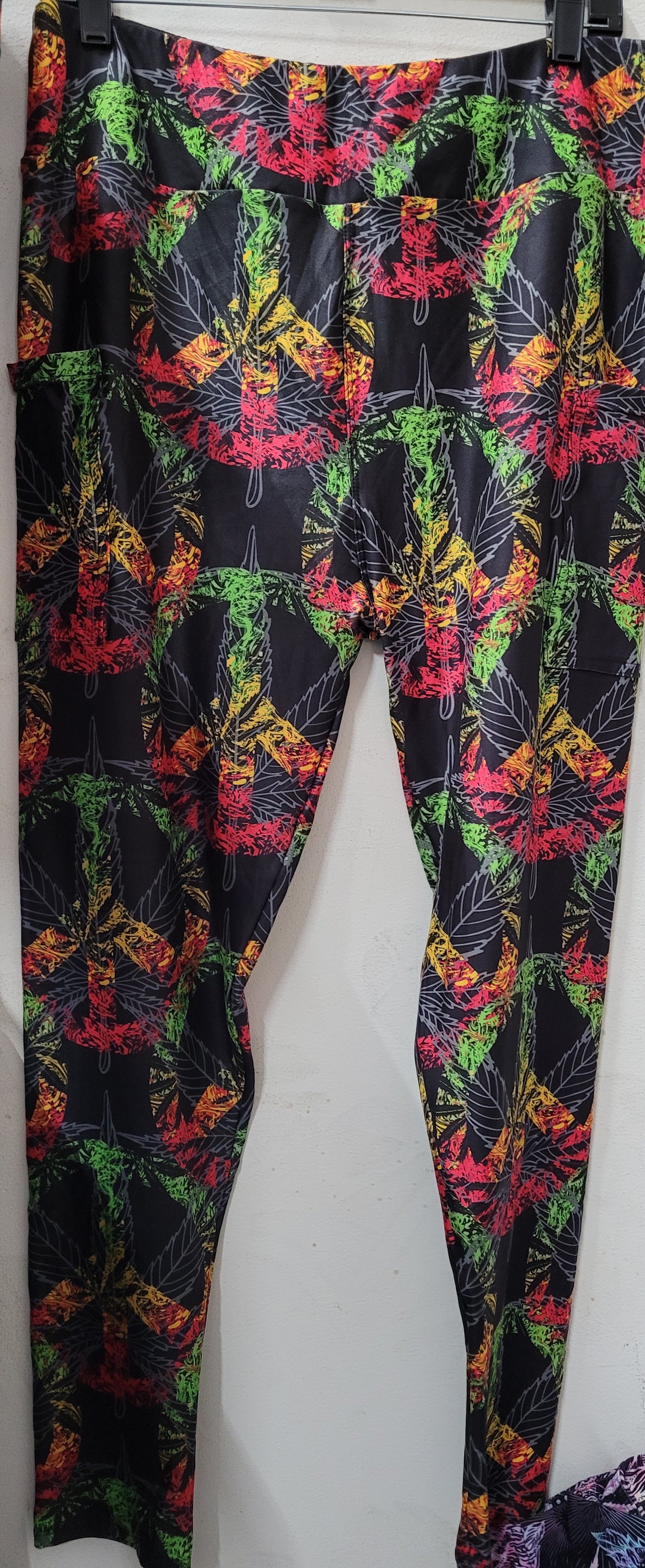 Smoke In Peace leggings with pockets