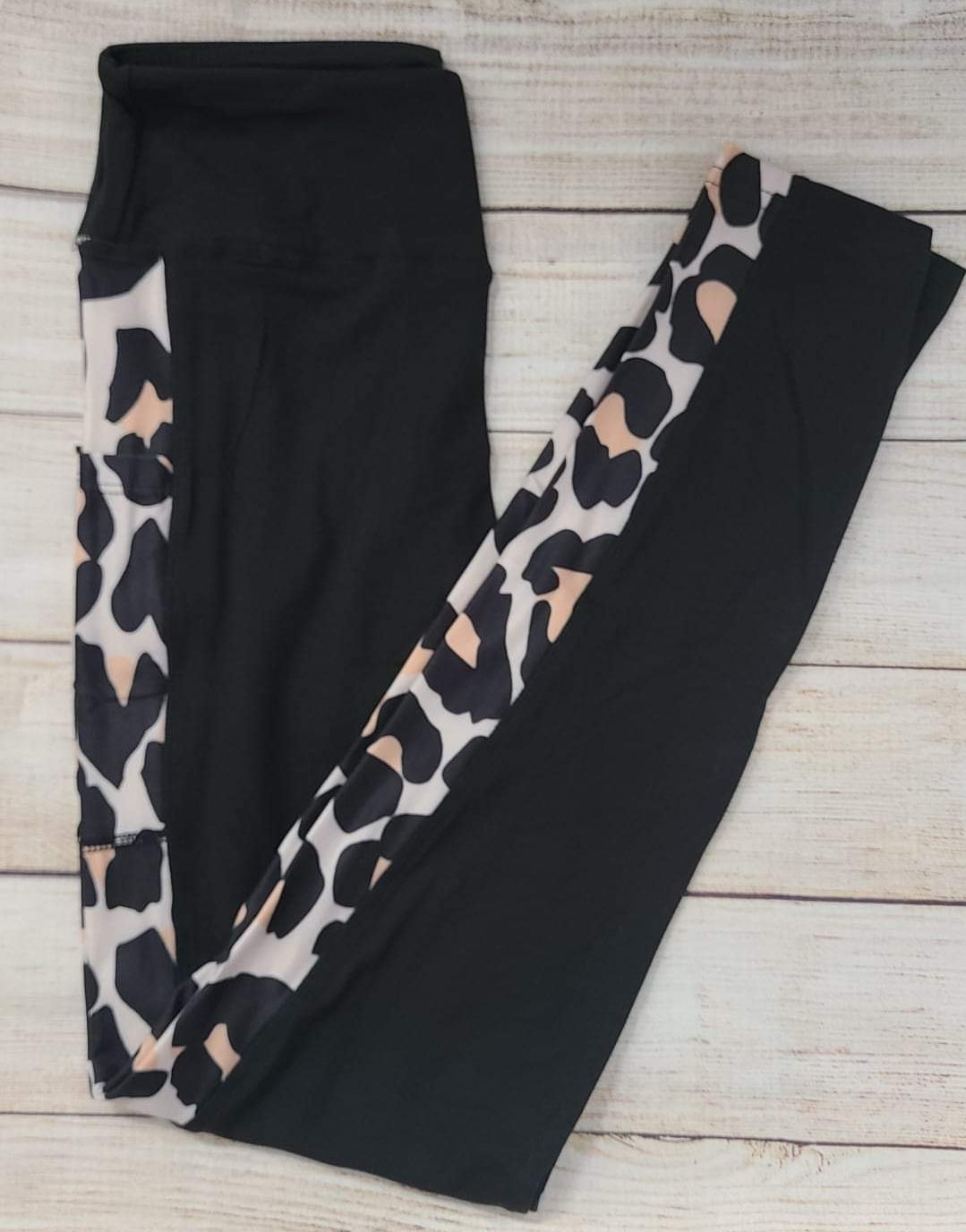 Cheetah Strip leggings with pockets